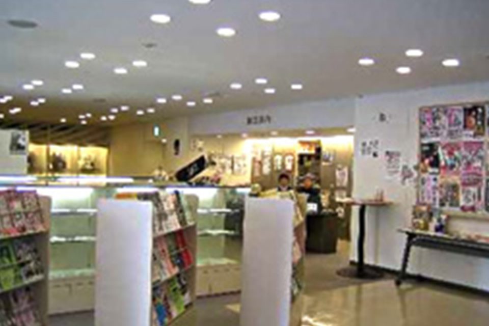横浜にぎわい座の館内3