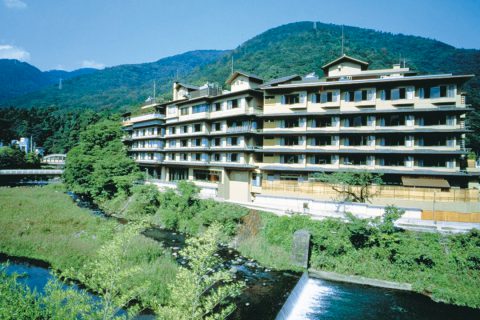 ホテル河鹿荘の外観