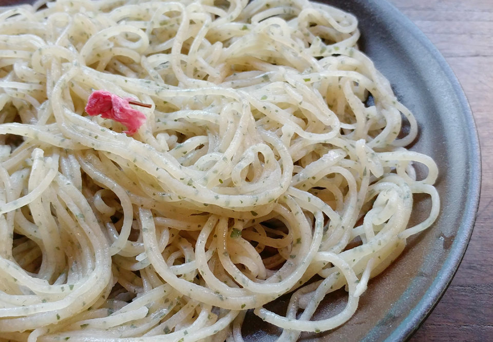 お蕎麦結の春限定桜切りせいろ