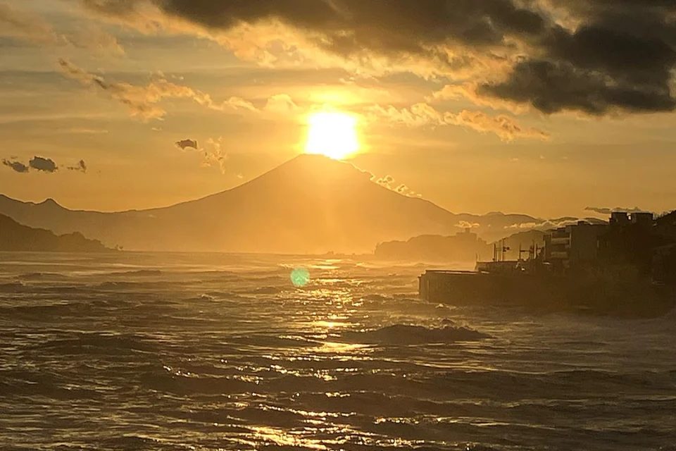 鎌倉海浜公園から見えるダイヤモンド富士
