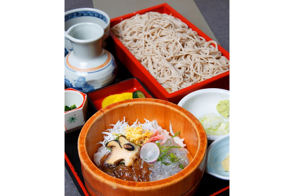 そば処橋本のミニ湘南しらす丼とざる又はたぬきそば