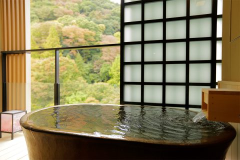Guest room open-air bath at Tsukinoyado Sara