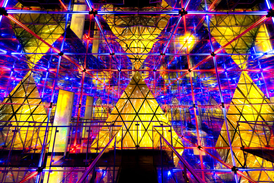 「ミラーアドベンチャー」〜巨大万華鏡の世界〜