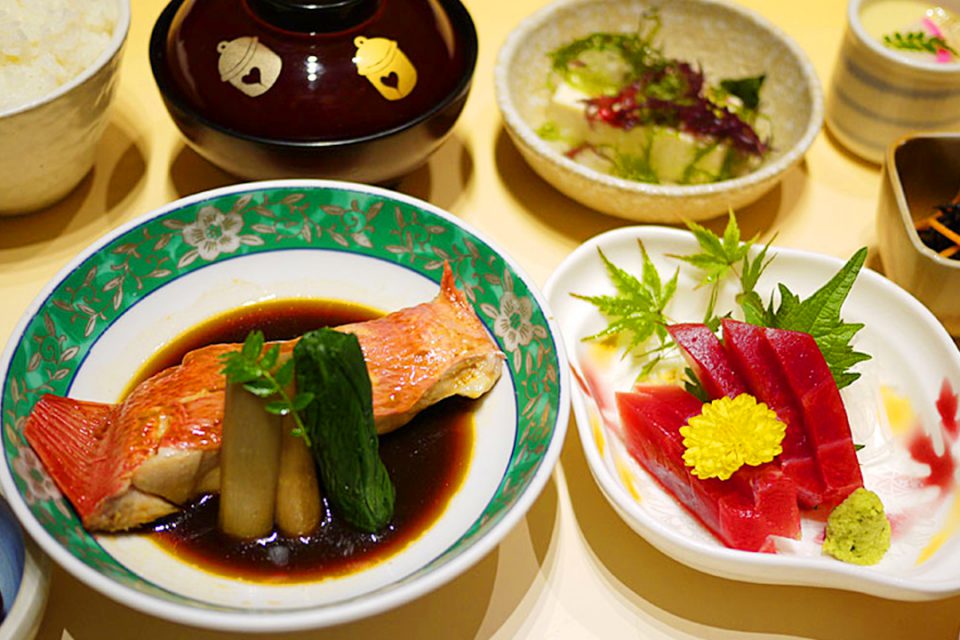 海鮮茶屋魚國の煮付け膳