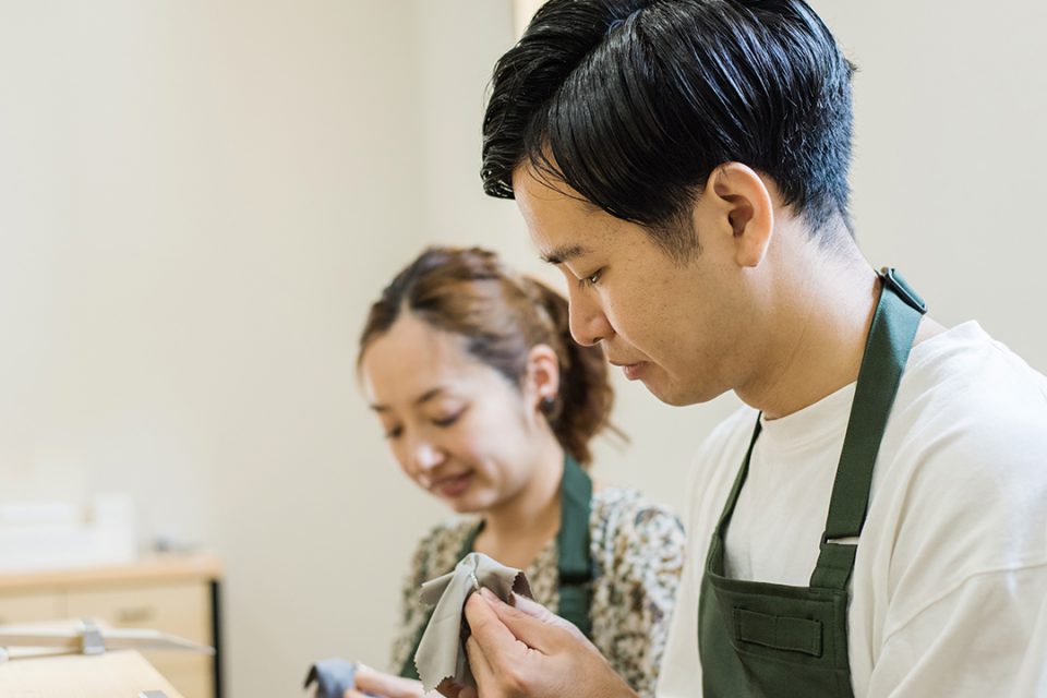 横浜元町彫金工房で指輪を作る様子1