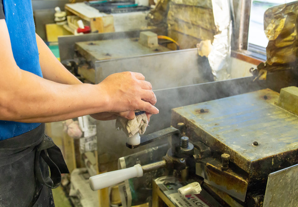 あさひ本店の丸焼きたこせんべいの作り方2