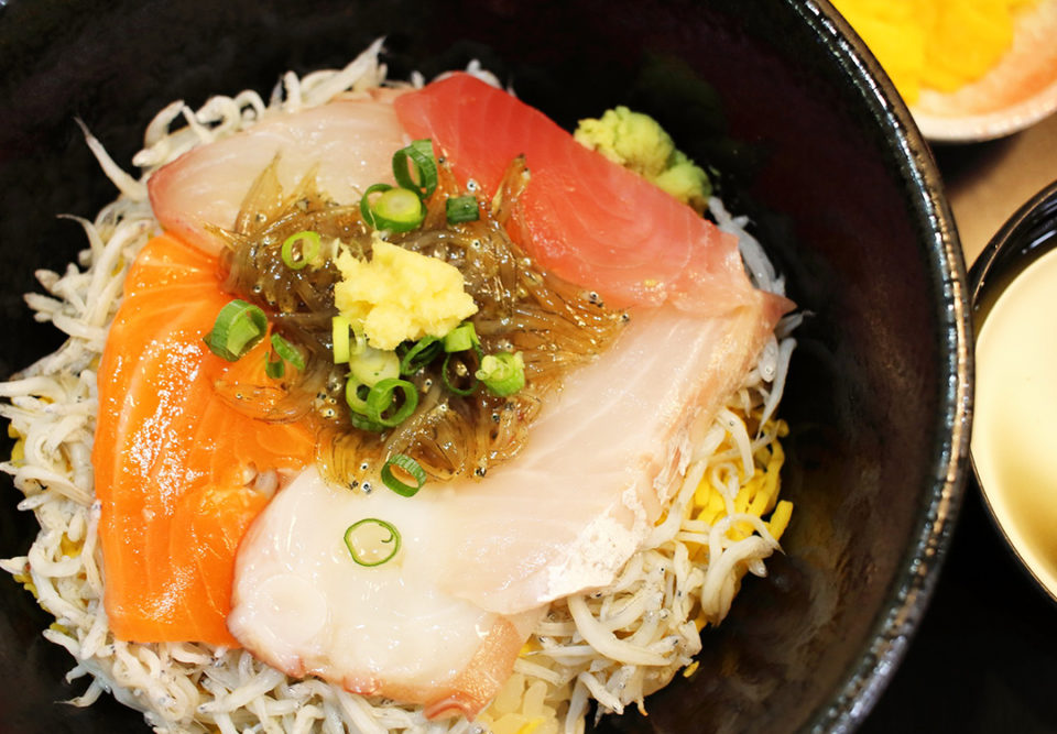 ハルミ食堂の海鮮磯波丼