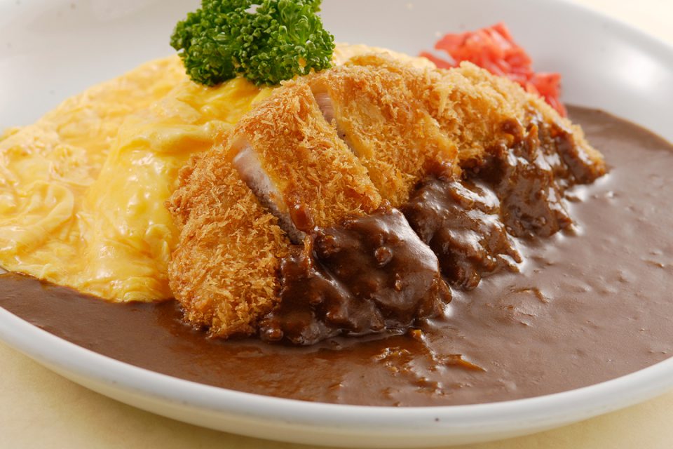 横濱たちばな亭のオムカツカレー