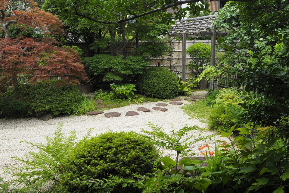 鏑木清方記念美術館の中庭