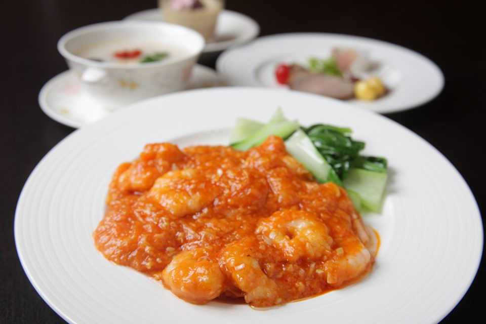 鎌倉山下飯店の海老のチリソース煮