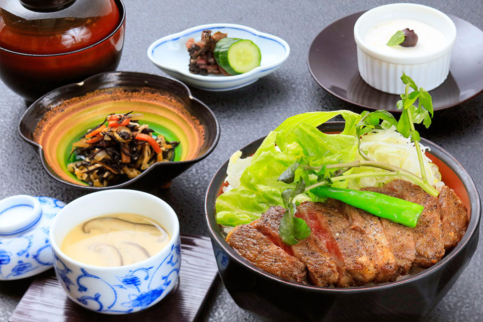 レストラン有磯のステーキ丼