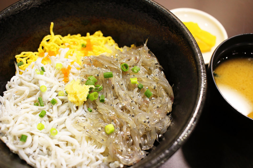 おにぎり屋 はるみの二色しらす丼