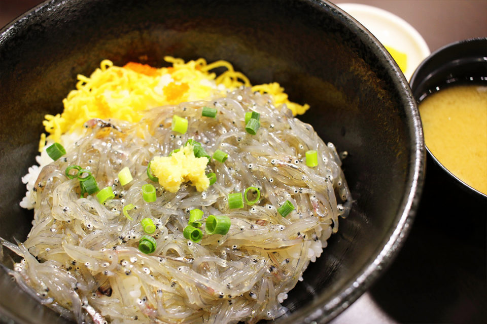 おにぎり屋 はるみの生しらす丼