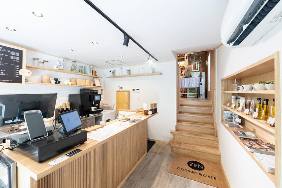 DONBURI & CAFE ZENの店内