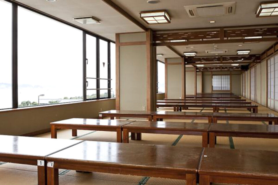 【3階　団体様・ご宴会】176名収容できる大広間。少人数から団体、各種宴会も対応可能。