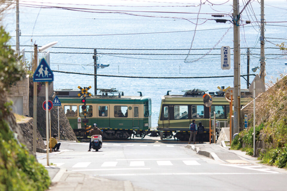 鎌倉高校前駅踏切