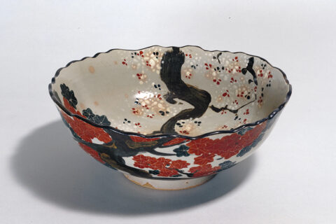 მნიშვნელოვანი ხელოვნების ობიექტი Dohachi Ni'ami 《ვაზა ფერადი ალუბლის ყვავილებით და ნეკერჩხლის ნიმუშებით》 ედო პერიოდი
