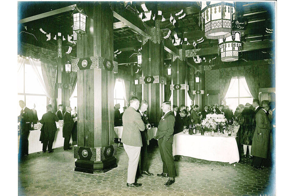 1927年開業時の頃のフェニックスルーム （開業日の様子）