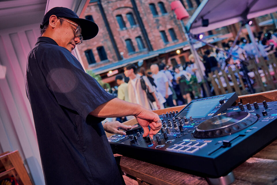 DJパフォーマンスの様子