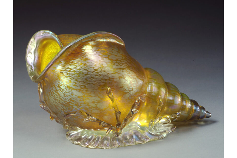 ラスター彩ガラス ｜《花器》 1897年頃 ボヘミア、レッツ工房　町田市立博物館所蔵