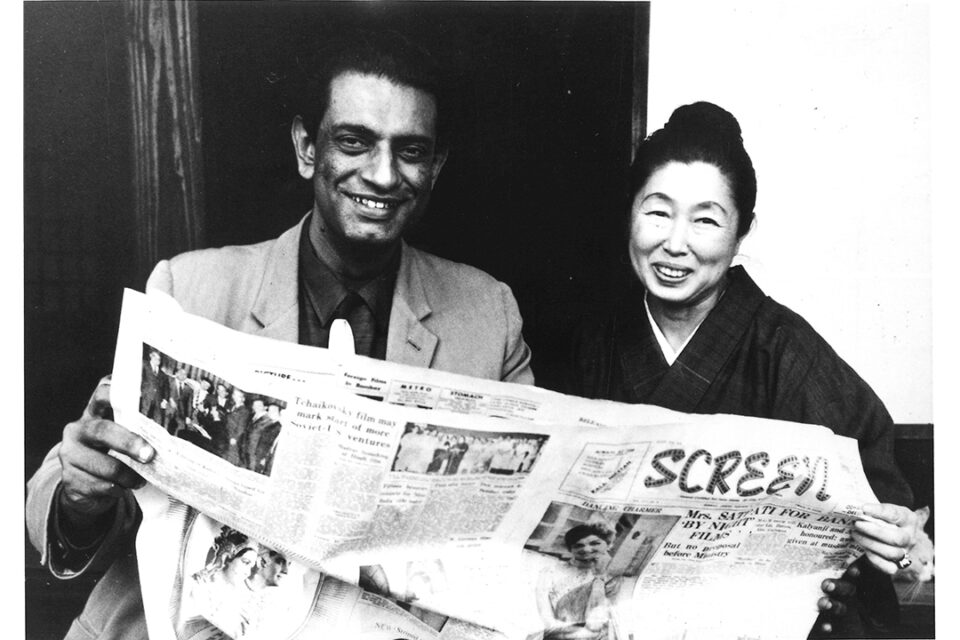 川喜多邸別邸にて、サタジット・レイと川喜多かしこ（1966年）