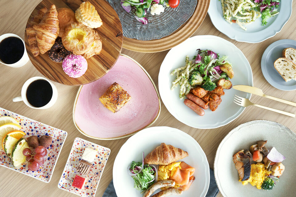 フレンチトーストはライブキッチンでできたてが供される!