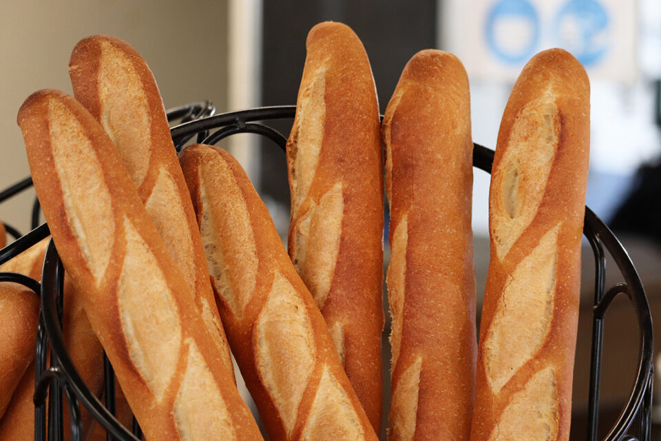 さまざまな料理とともに！定番人気の「バゲット」