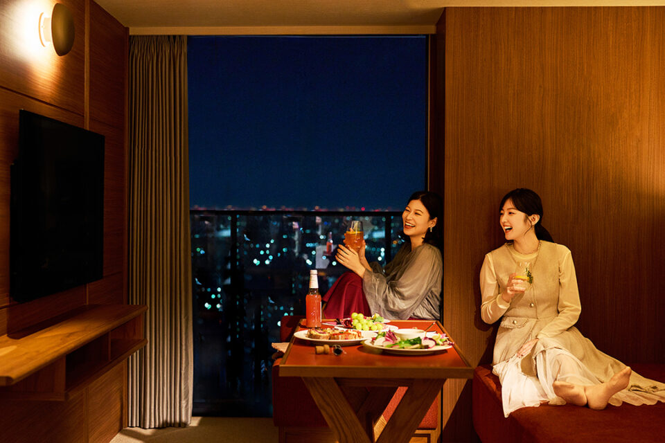 客室「OMOハウスコーナースイート」客室滞在イメージ