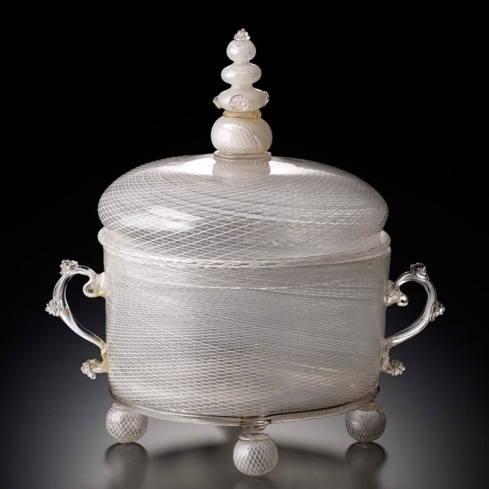 《レース・グラス蓋付容器》 16世紀 ヴェネチア