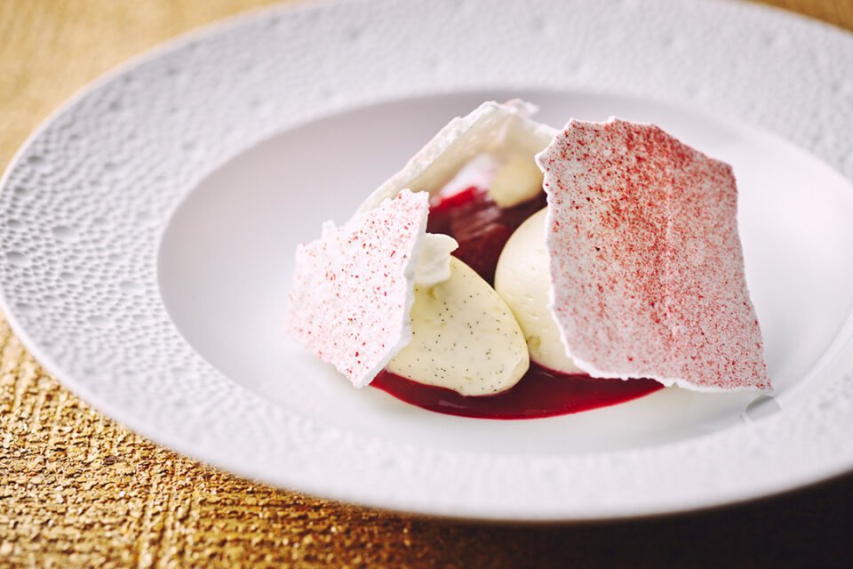ホテルインディゴ箱根強羅のシェフズスペシャルデザート（小田原イチゴのヴァシュラン）