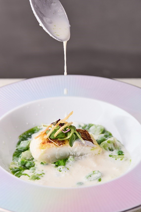 「はなをり」の「春のビュッフェ（桜鯛のポワレ）」