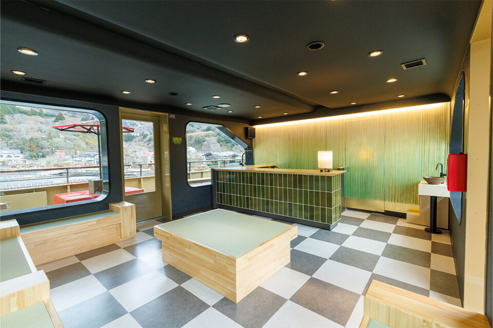 箱根遊船の観光遊覧船「大茶会」会場「茶BAR」